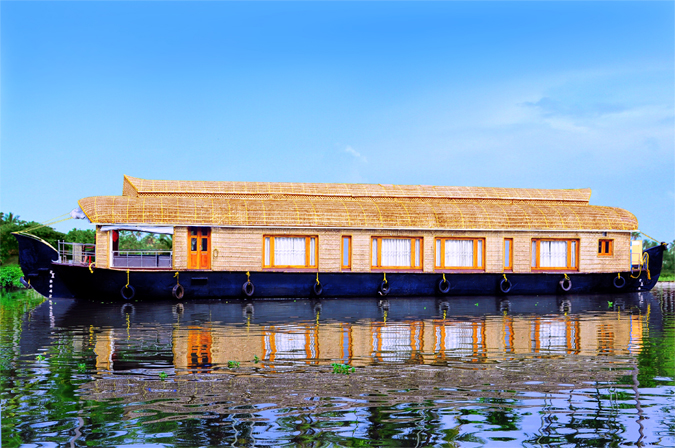4 bedroom houseboat