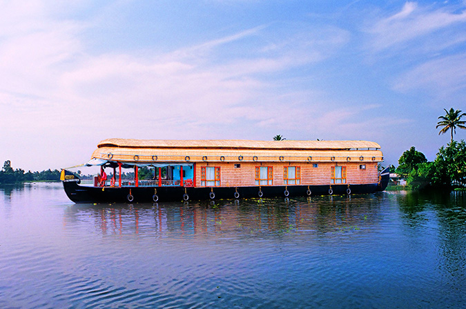 4 bedroom houseboat